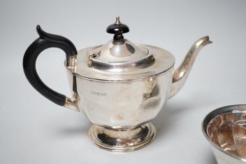 A George V silver three piece tea set, Viners Ltd, Sheffield, 1931, gross 21.8oz.